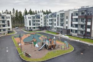 А у нас во дворе "Дом наоборот"